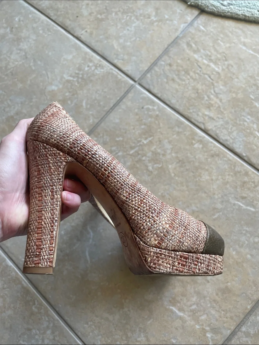 CHANEL Two-Tone Beige and Metallic Cap-Toe tweed heels 38 1/2 38.5